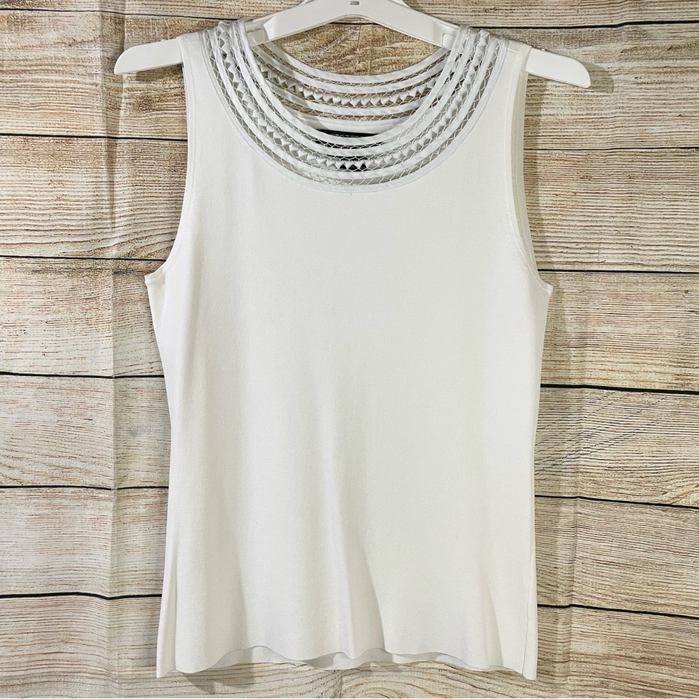 Etcetera trim neckline white sleeveless stretchy top women Size Medium